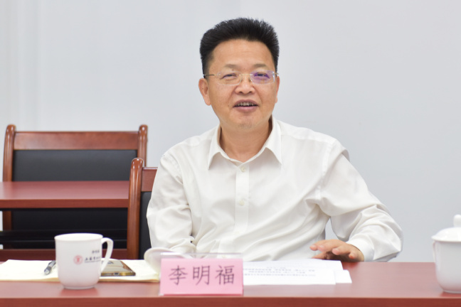 李明福充分肯定了本次专项调研的分析方法和系统思考。他指出，科研体系转型要着重关注有组织科研、人才队伍